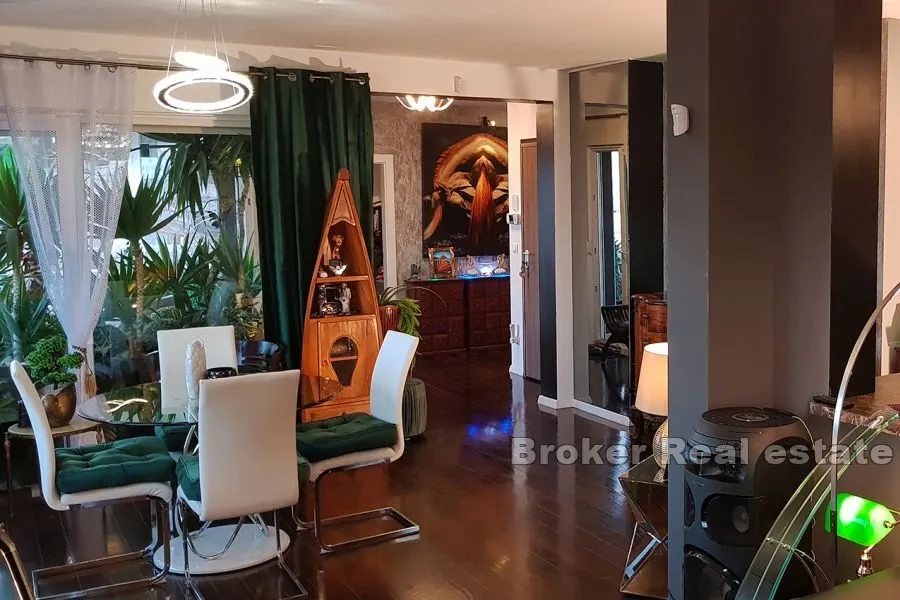 luksuzan penthouse s otvorenim pogledom na more - slika 4