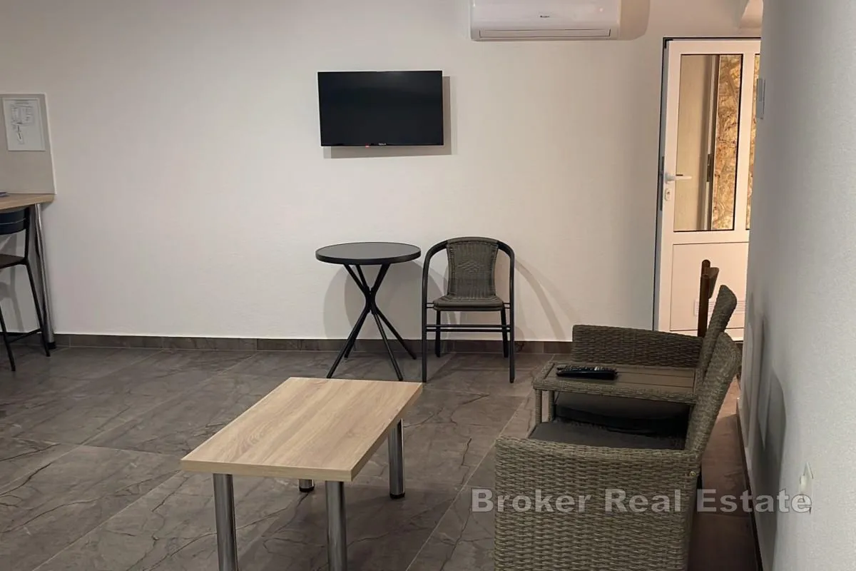 apartmanska kuća u centru grada - slika 6
