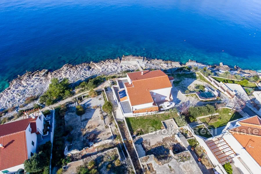 prostrana kuća u prvom redu do mora - slika 3