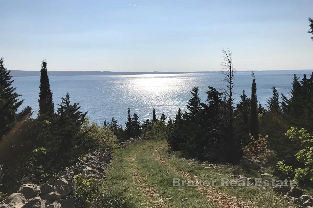 Atraktivno građevinsko zemljište u prvom redu do mora - Starigrad, Zadar okolica