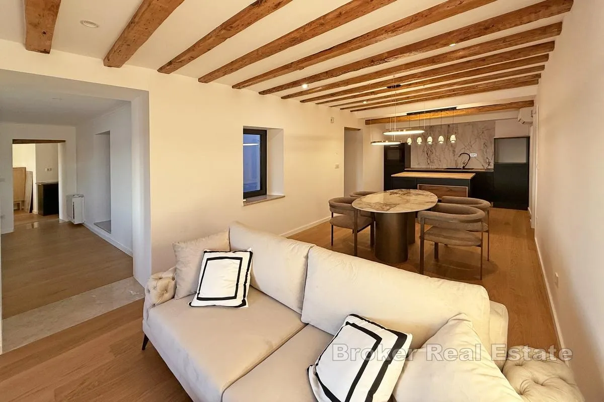 luksuzan apartman u prvom redu do mora - slika 4