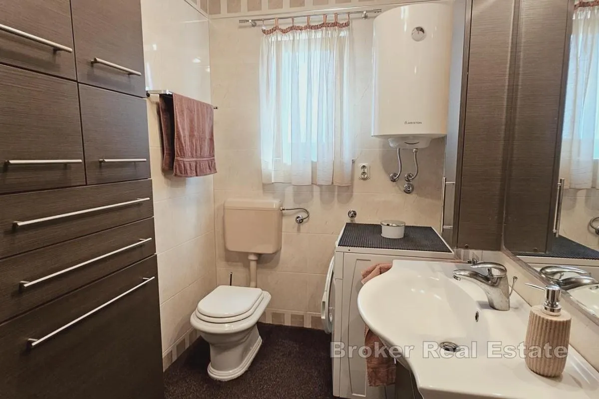 apartman s loggiom i pogledom na more - slika 8