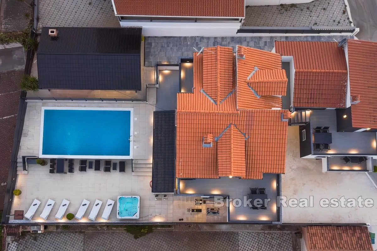 moderna vila sa šest apartmanskih jedinica - slika 13