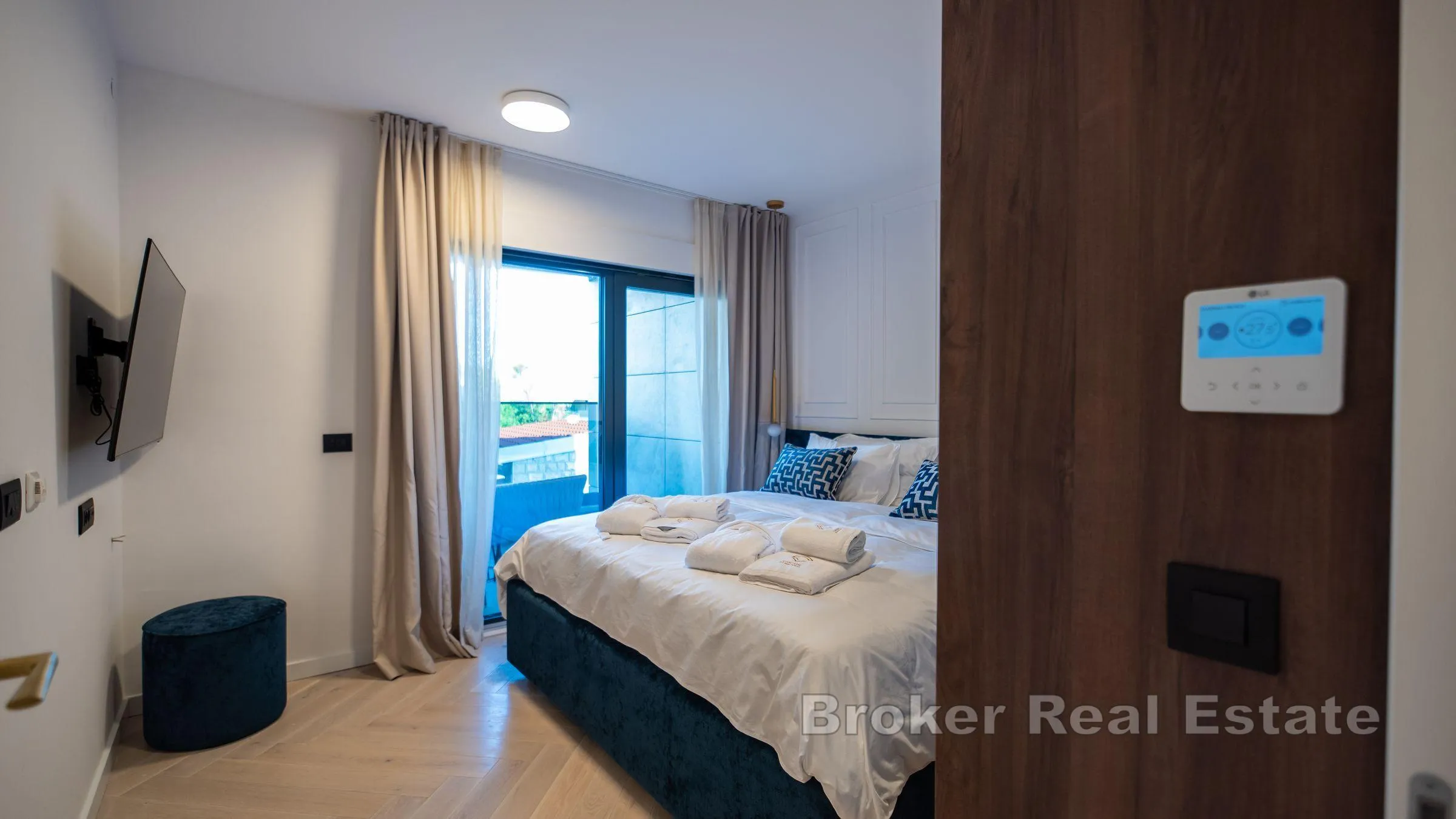 apartmanska kuća u centru - slika 22