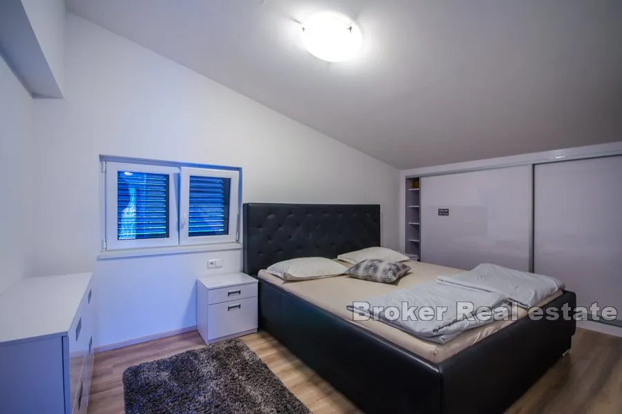 apartmanska kuća s bazenom - slika 10
