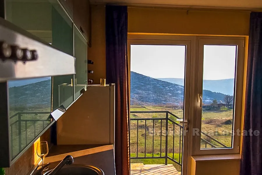 renovirana kamena kuća, na prodaju - slika 3