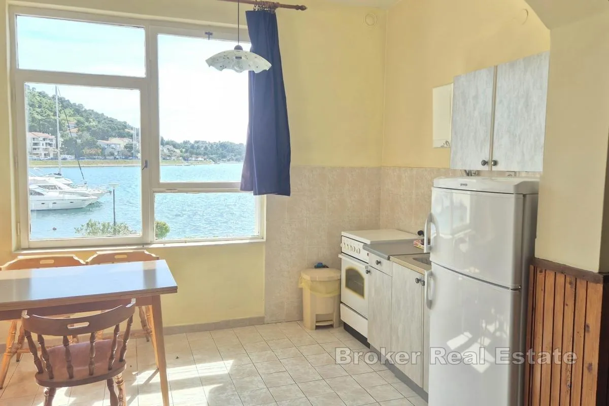 apartmanska kuća u prvom redu do mora - slika 5