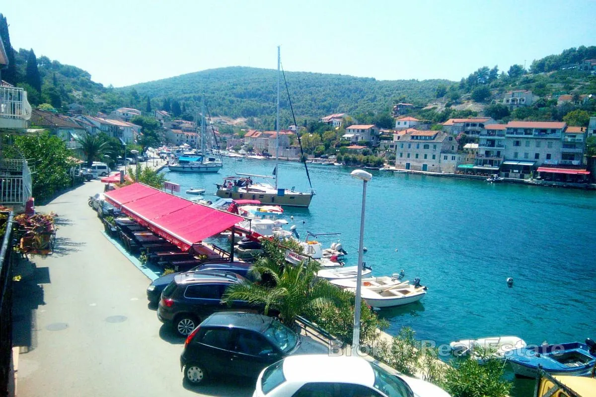 dvojna kamena kuća na rivi - slika 2