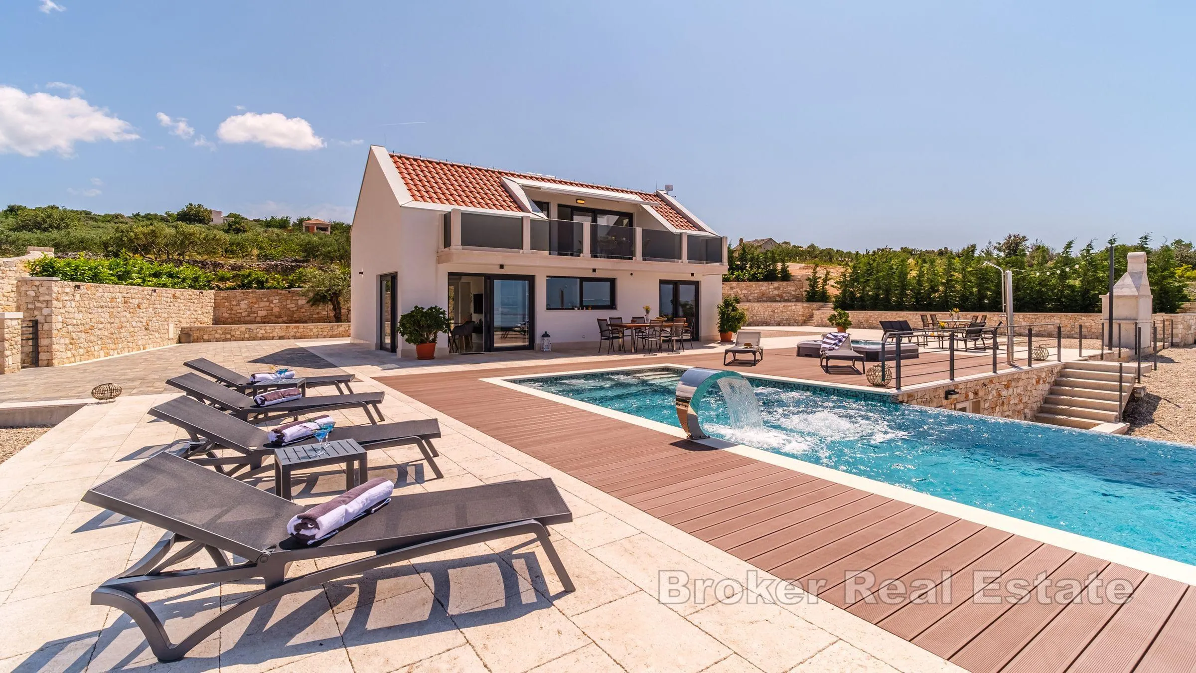 jedinstvena vila s bazenom - slika 17