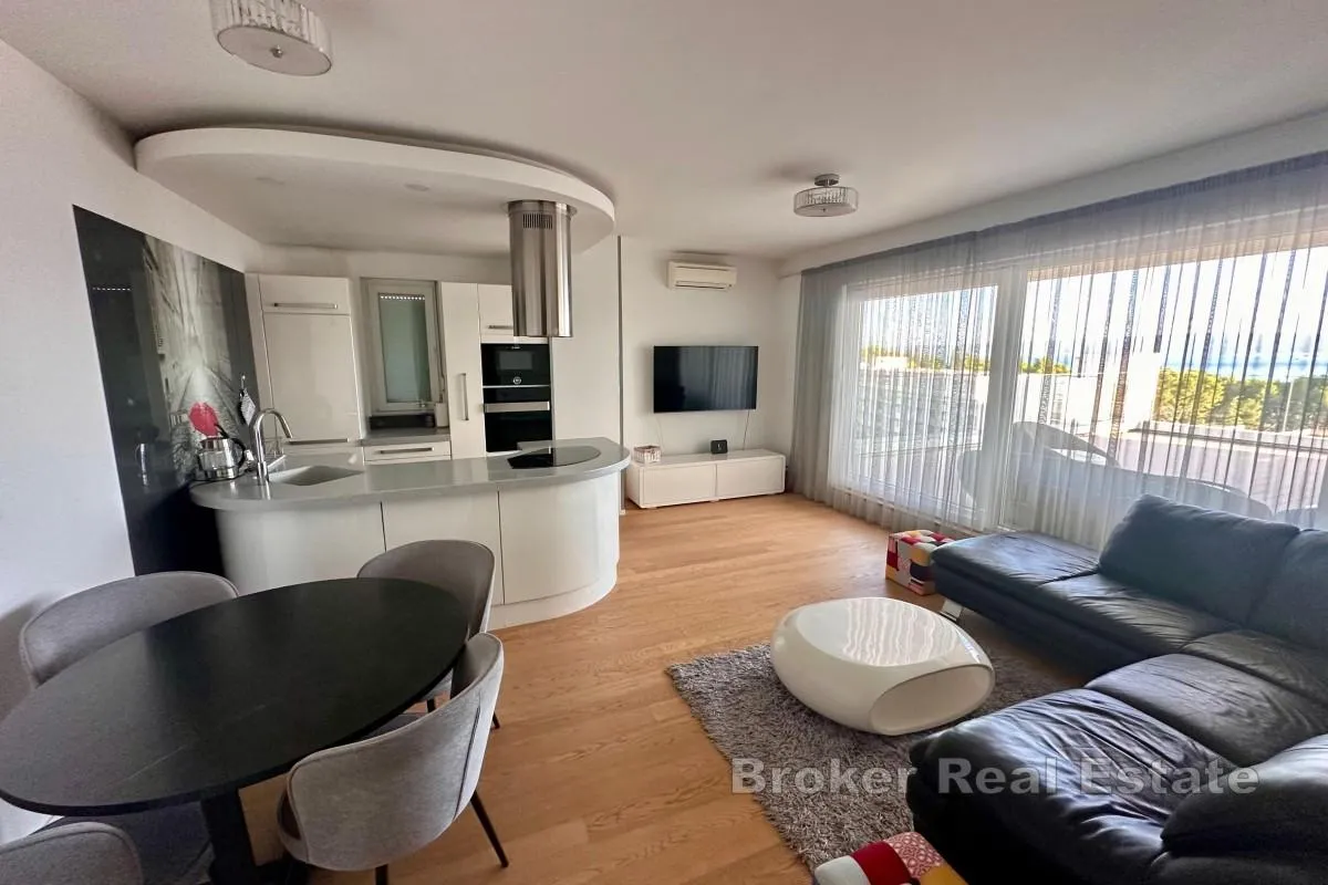 moderan penthouse u neposrednoj blizini mora - slika 2