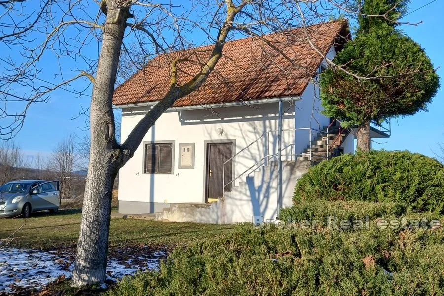 kuća s prostranim zemljištem - slika 2