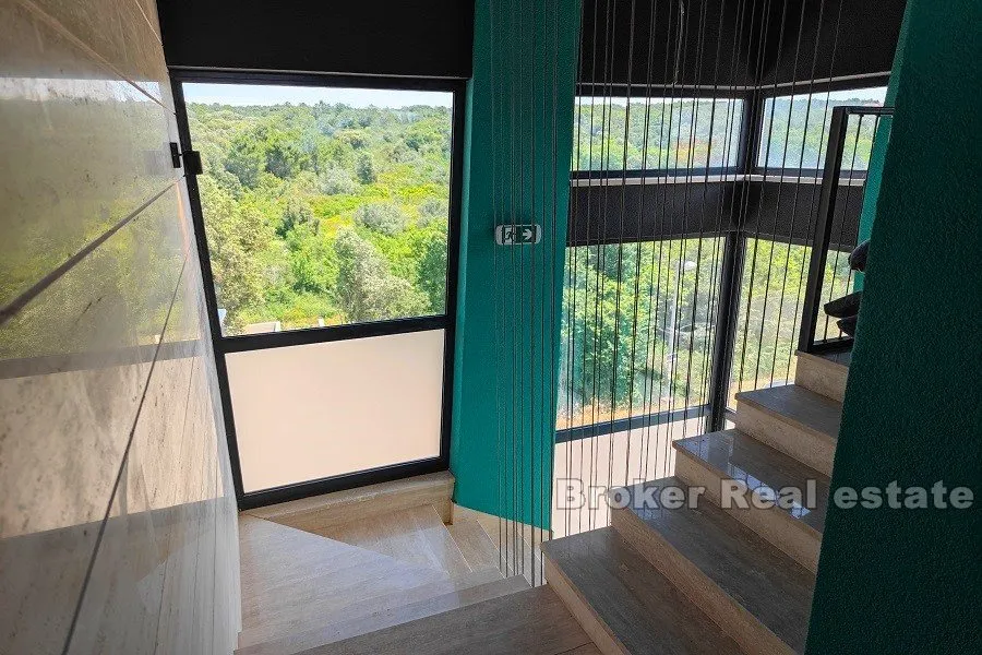 luksuzna apartmanska vila s pogledom na more - slika 7