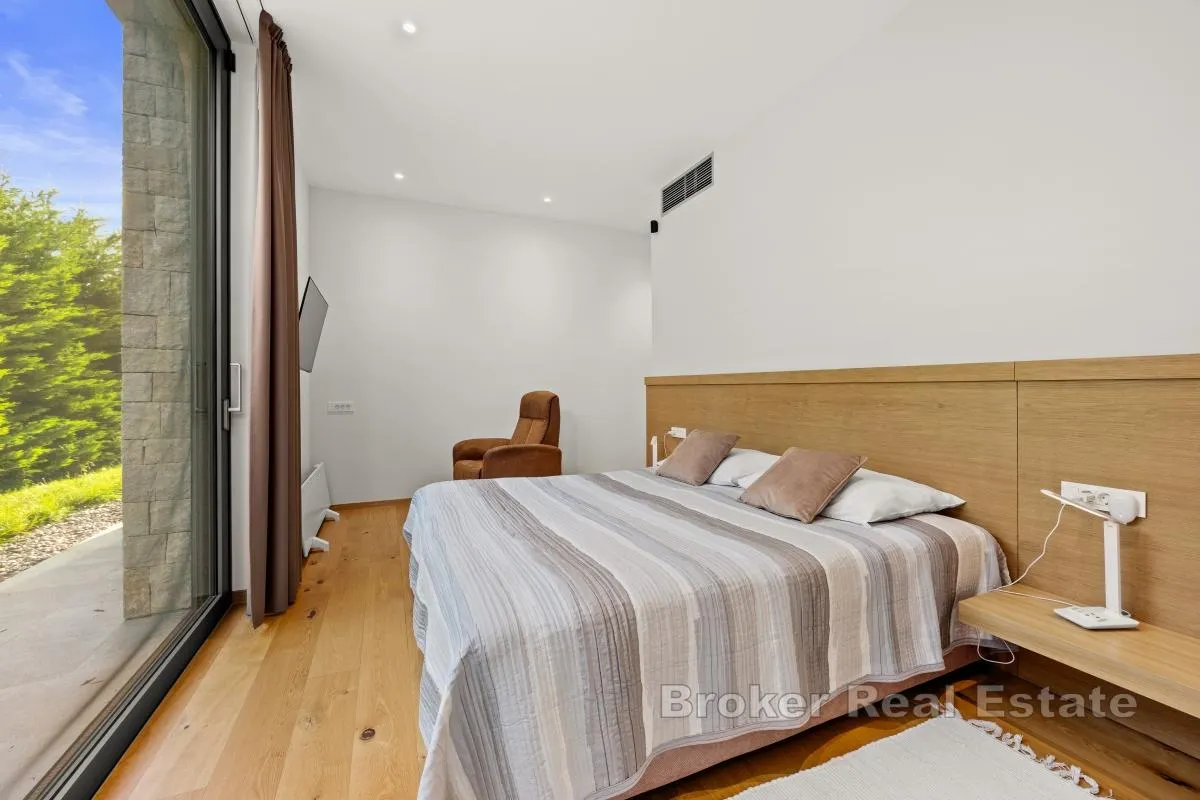 ekskluzivna moderna vila s pogledom na more i privatnom wellness oazom - slika 10