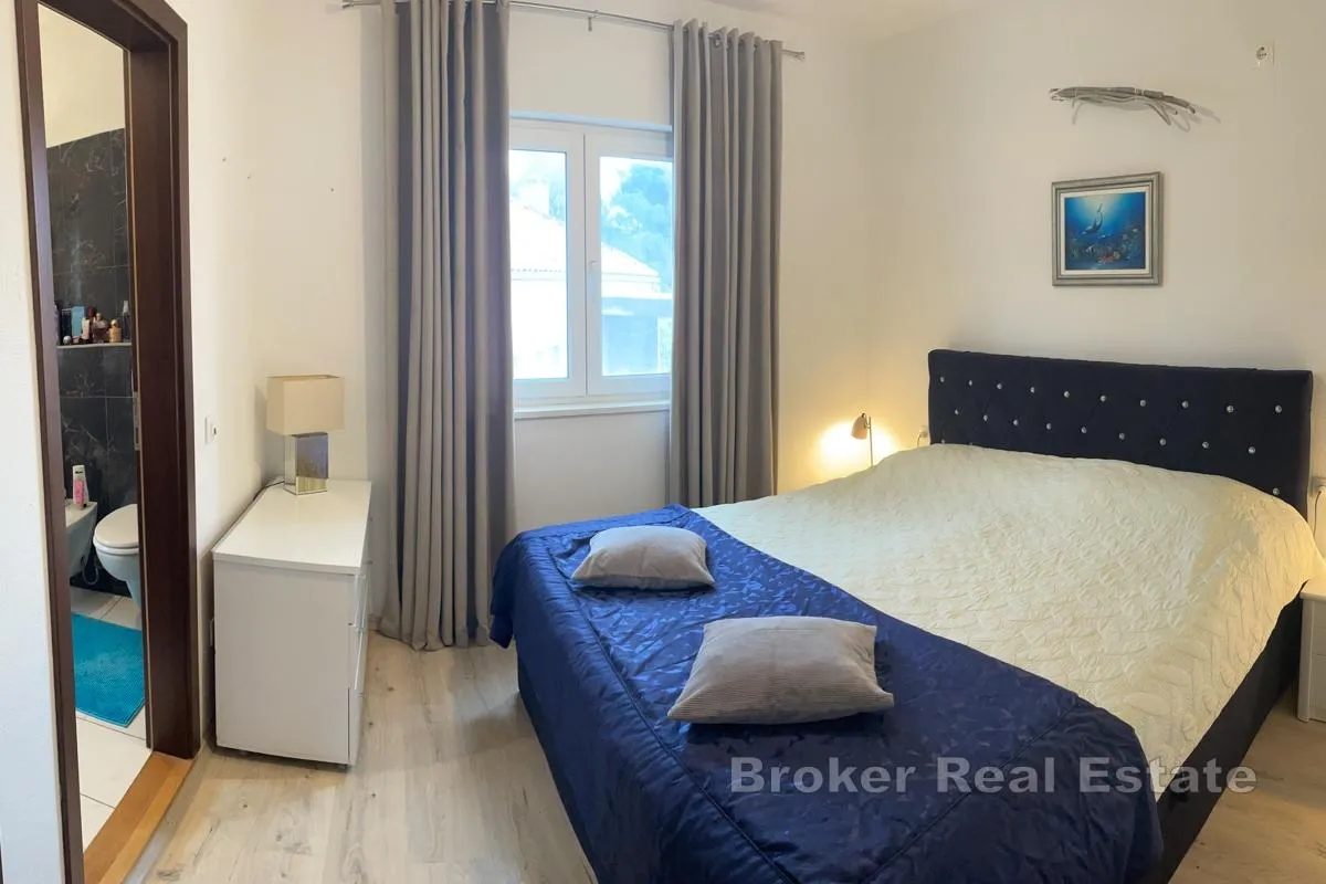 dvoetažni apartman s pogledom na more, na atraktivnoj lokaciji - slika 7