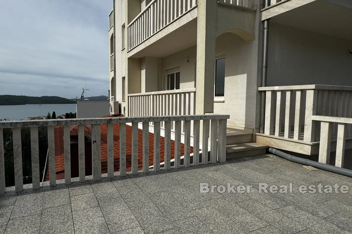 trosoban apartman s pogledom na more - slika 14