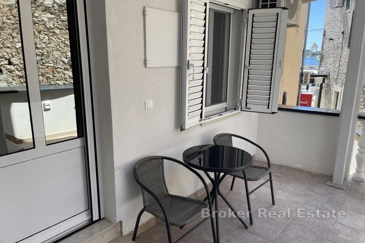 apartmanska kuća u centru grada - slika 11