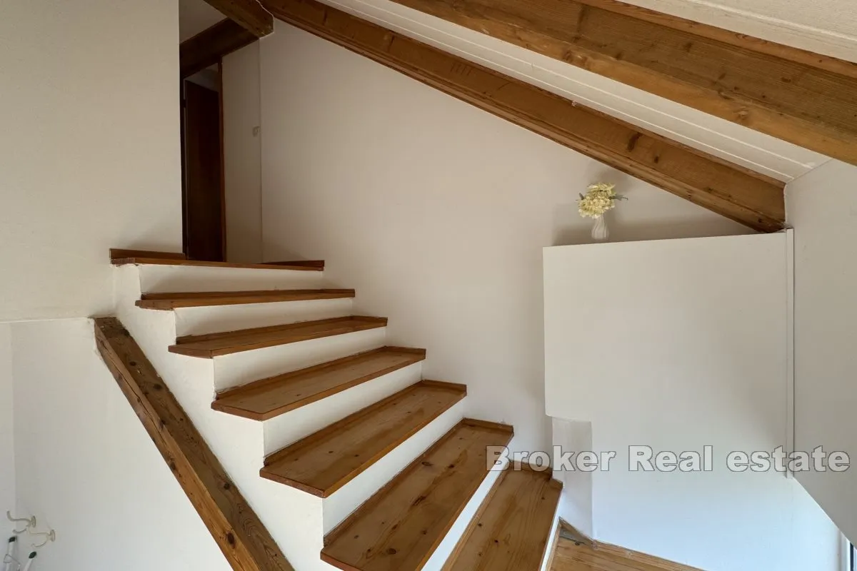 apartmanska kuća na mirnoj lokaciji - slika 8