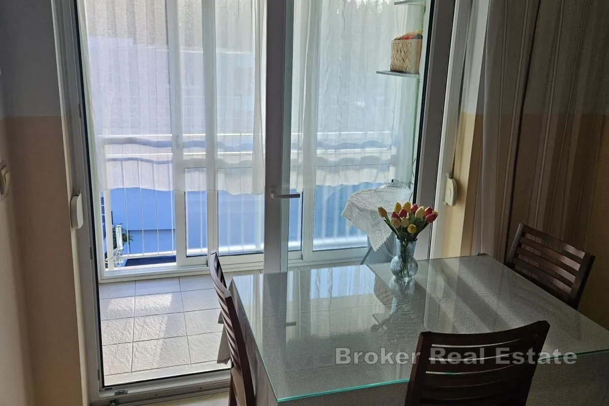 dvoetažni apartman na odličnoj lokaciji - slika 8