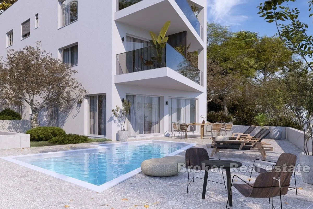 ekskluzivan penthouse s krovnom terasom u prvom redu do mora - slika 4