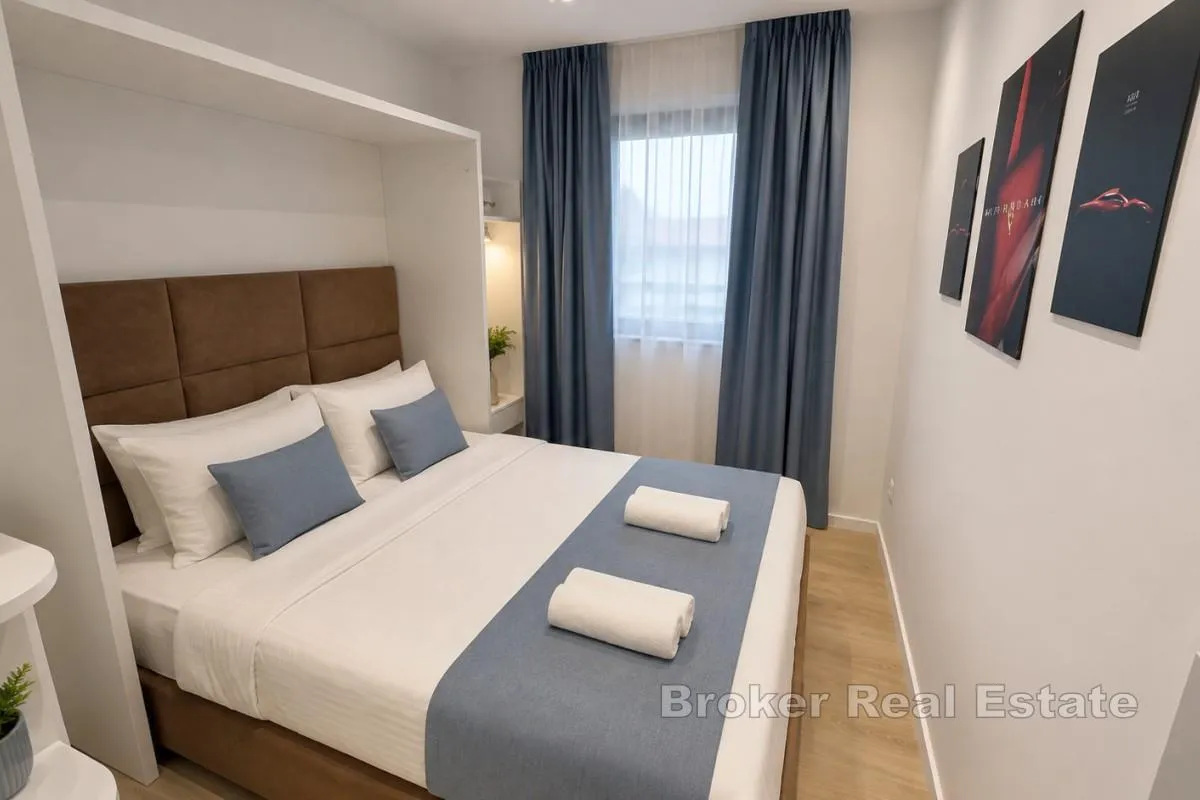 penthouse s krovnom terasom i pogledom na more - slika 9