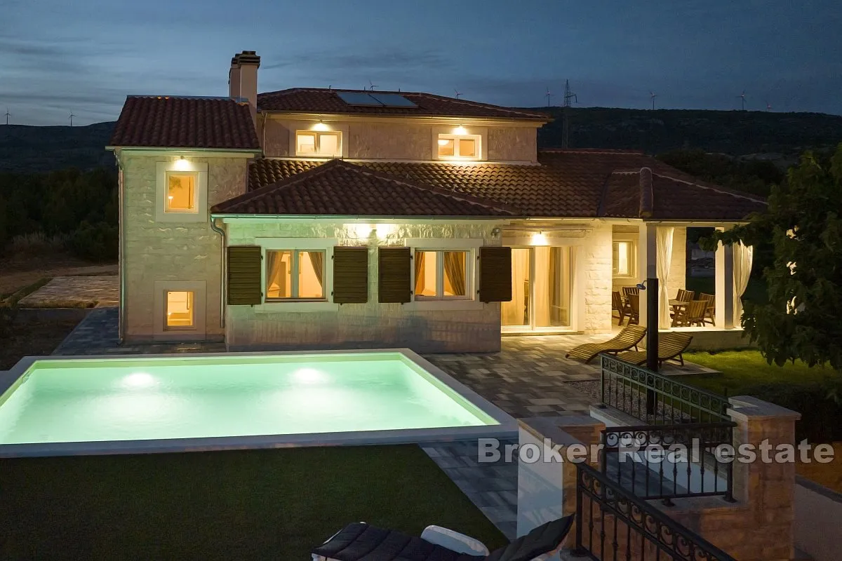 moderna vila s bazenom - slika 18
