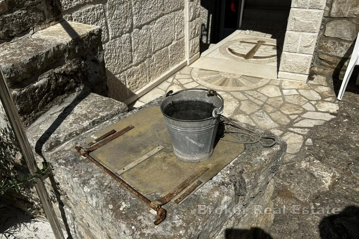 kamena kuća u strogom centru - slika 3