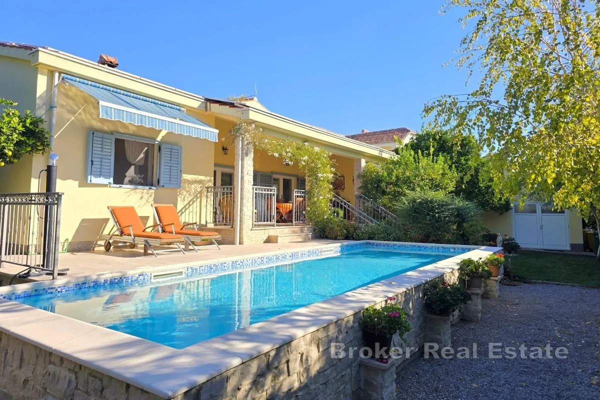 Luksuzna Mediteranska vila s bazenom - Kaštel Lukšić, Kaštela
