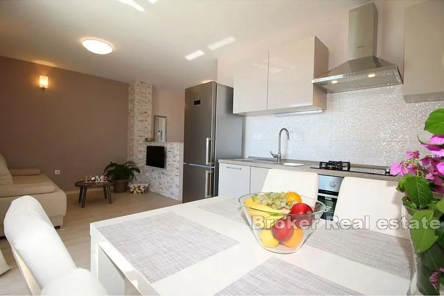 apartmanska kuća prvi red do mora - slika 4
