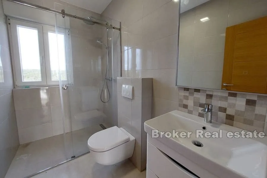 dvosoban apartman s pogledom na more - slika 6