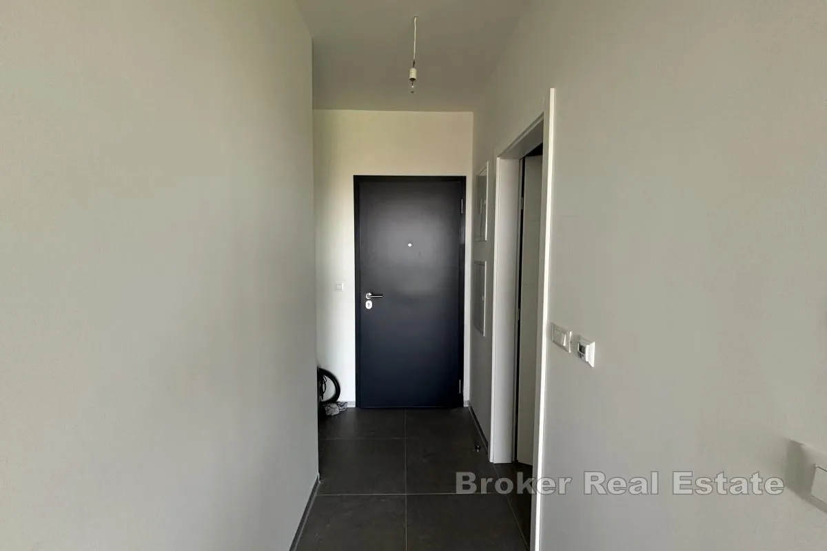 moderan apartman s vrtom i pogledom na more - slika 7
