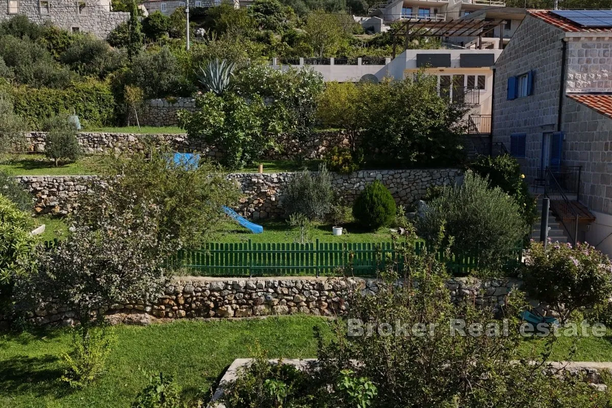 kamena vila s bazenom i očaravajućim pogledom na more - slika 15
