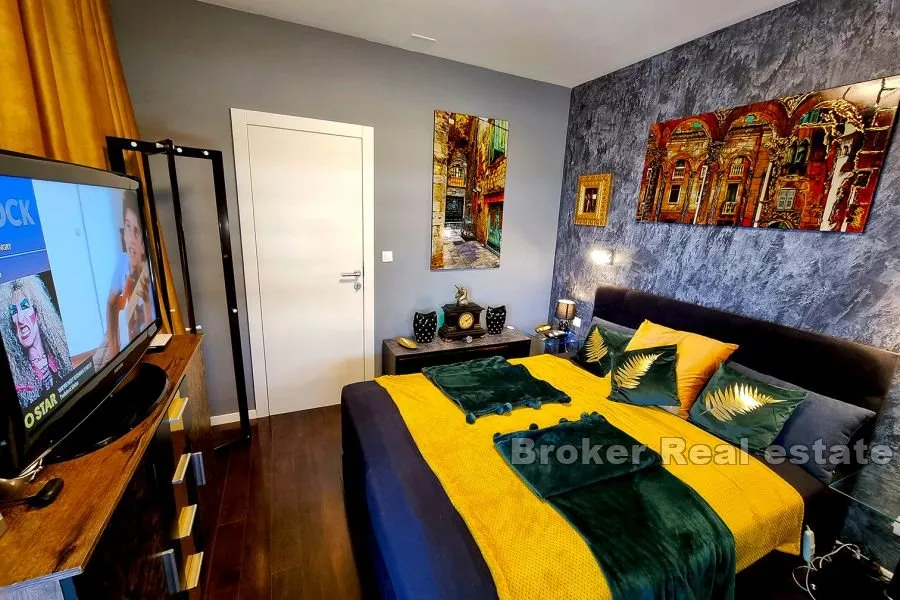 luksuzan penthouse s otvorenim pogledom na more - slika 10