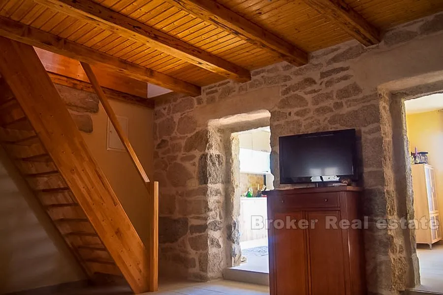renovirana kamena kuća, na prodaju - slika 7