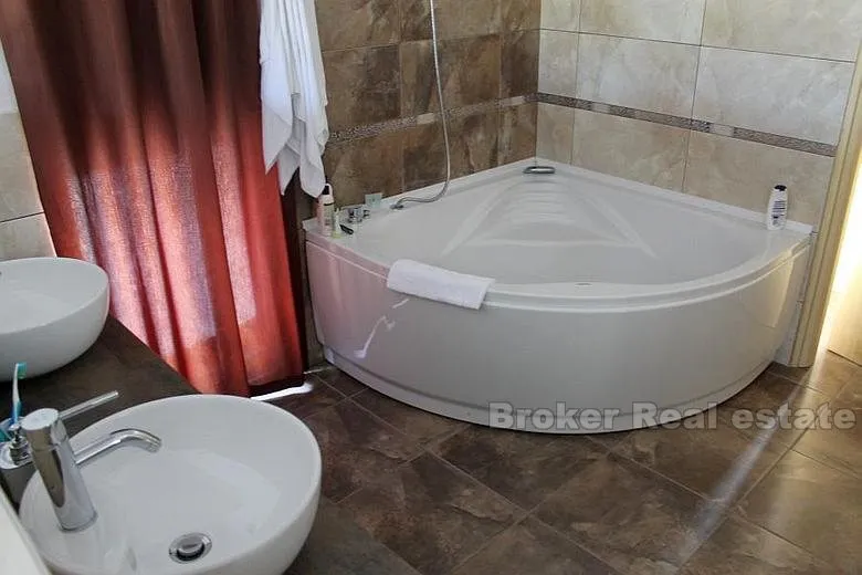 luksuzna vila, na prodaju - slika 18