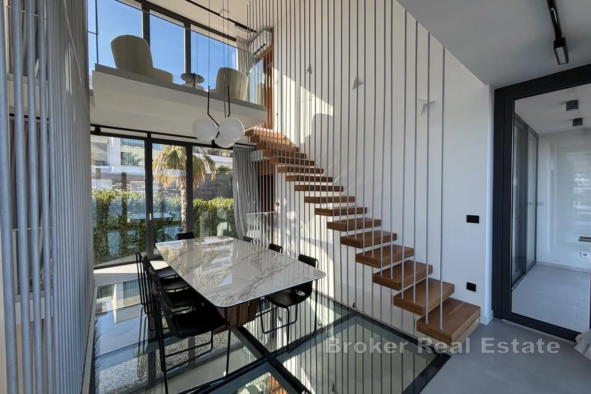 ekskluzivna vila s bazenom i pogledom na more - slika 5