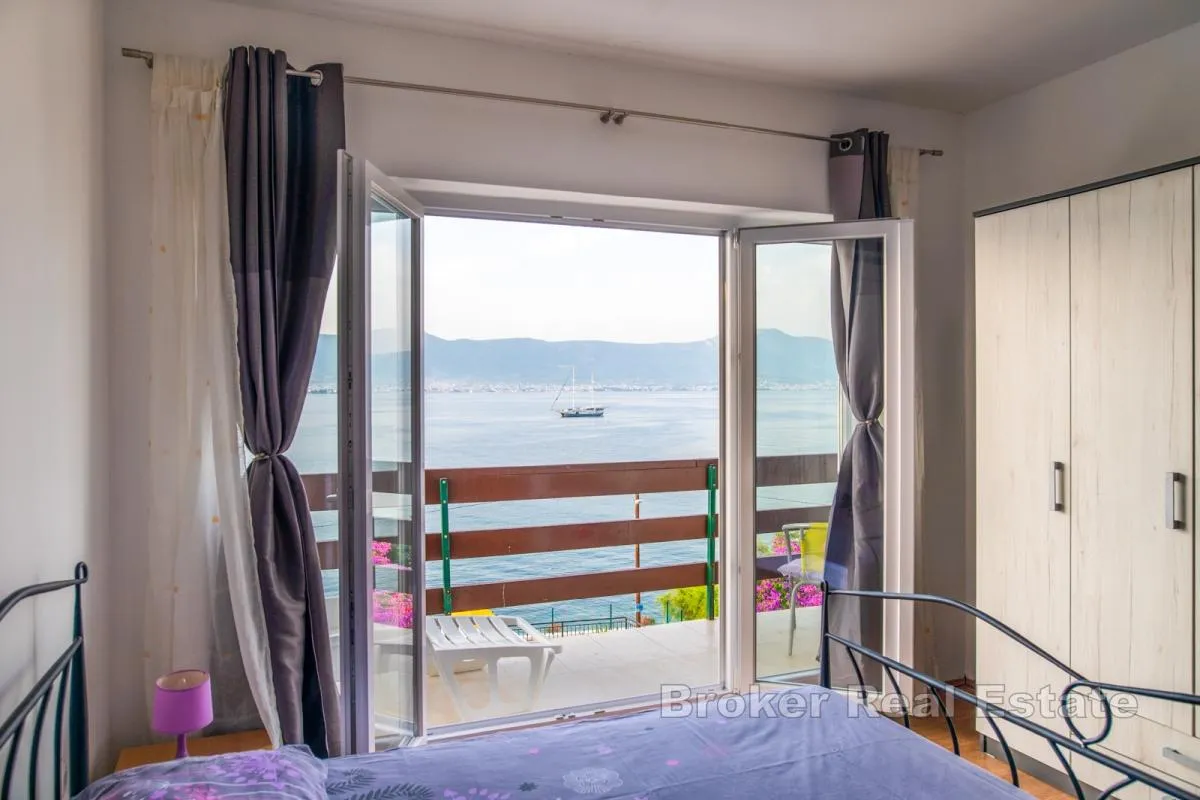 dvojna apartmanska kuća u prvom redu do mora - slika 16