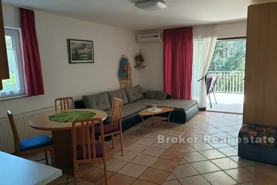 apartmanska kuća u drugom redu od mora - slika 8
