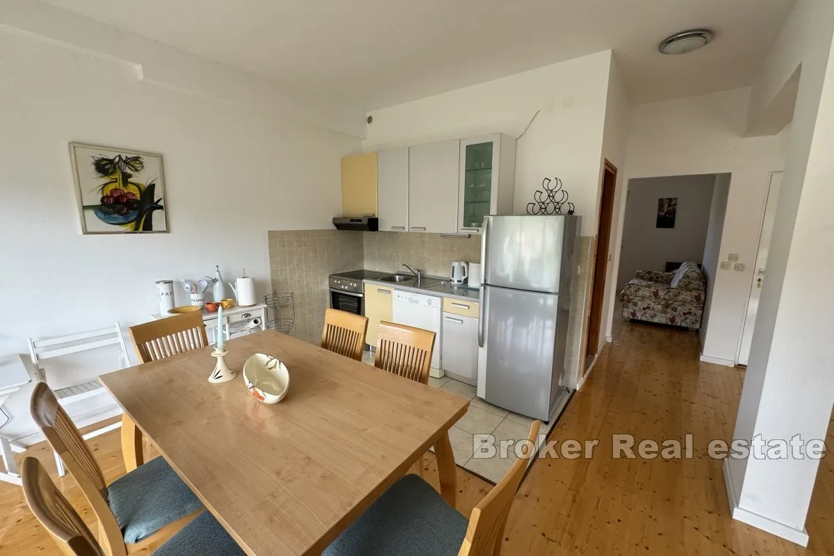 apartmanska kuća na mirnoj lokaciji - slika 6