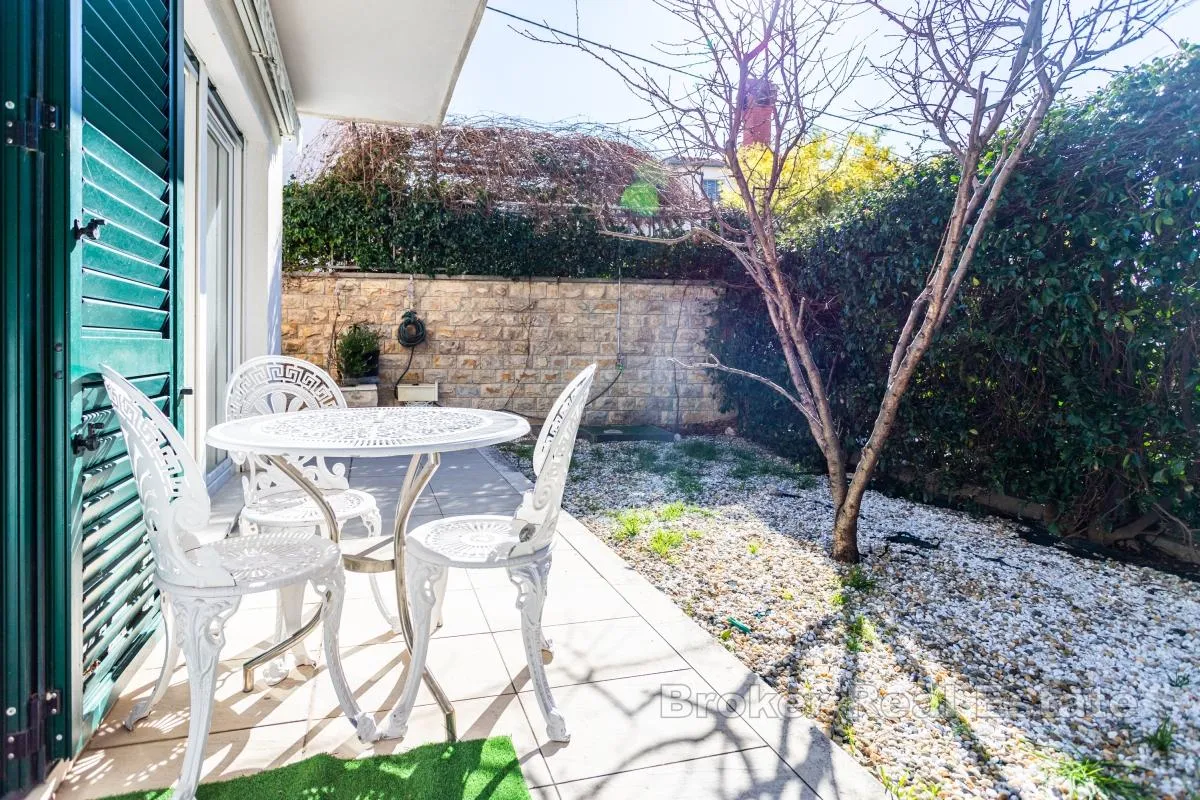 apartmanska kuća u blizini mora - slika 2