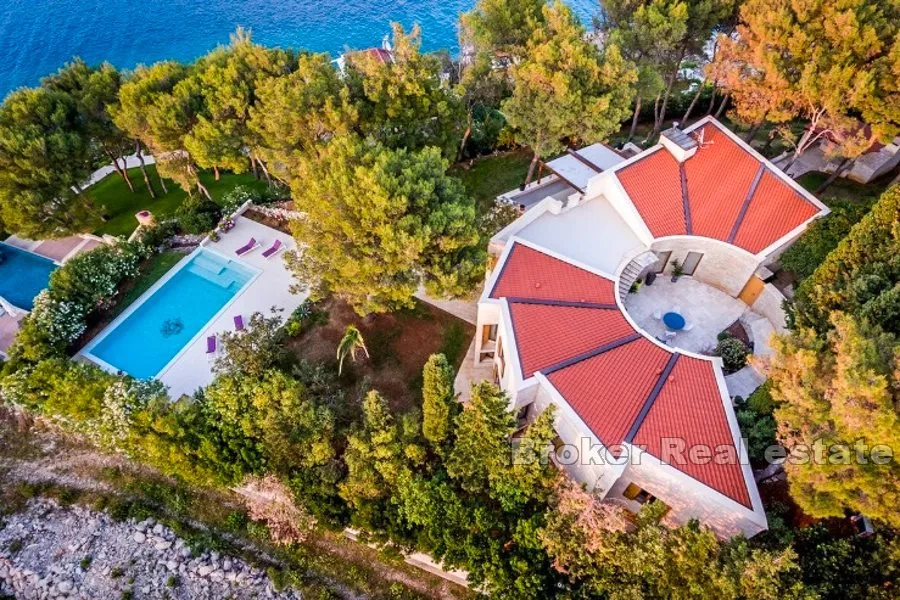jedinstvena vila s bazenom - slika 2