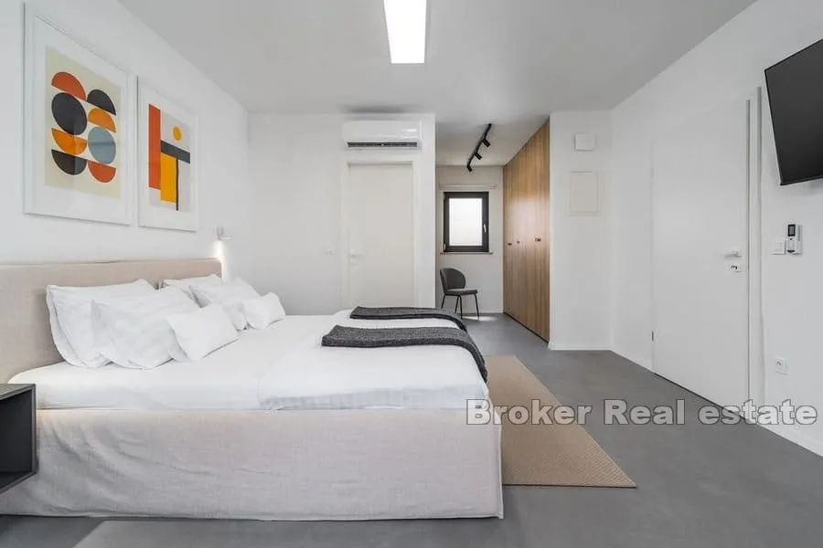 moderna vila s bazenom - slika 7