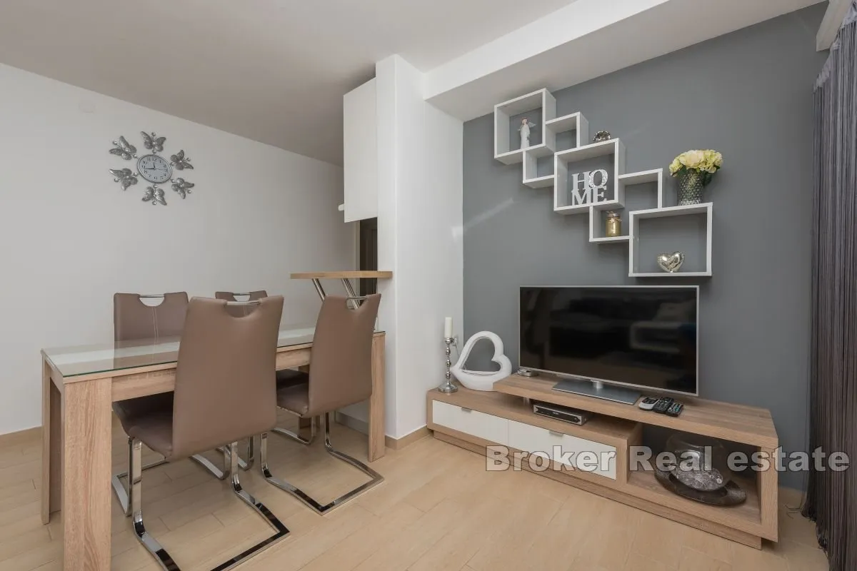 kuća sa šest apartmana blizu mora - slika 7