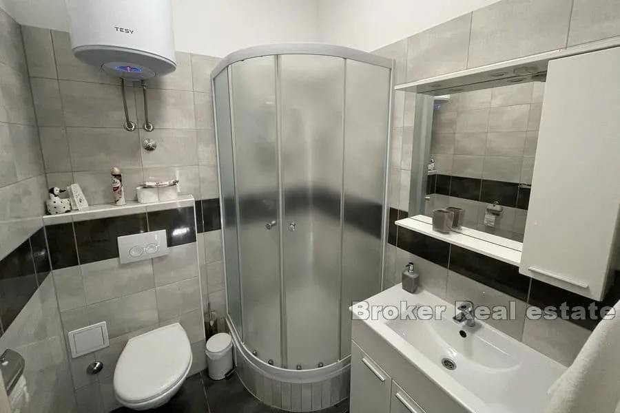 bačvice, komforan dvosoban apartman - slika 11
