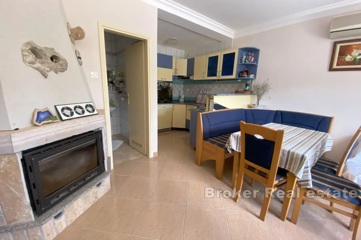 apartmanska kuća s ugostiteljskim objektom, prvi red uz more - slika 4