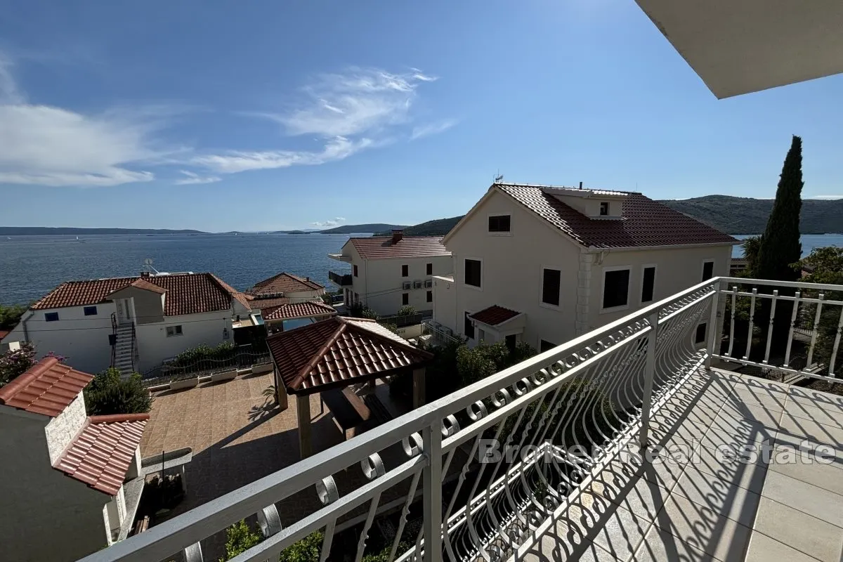 prostrana kuća s pogledom na more - slika 8