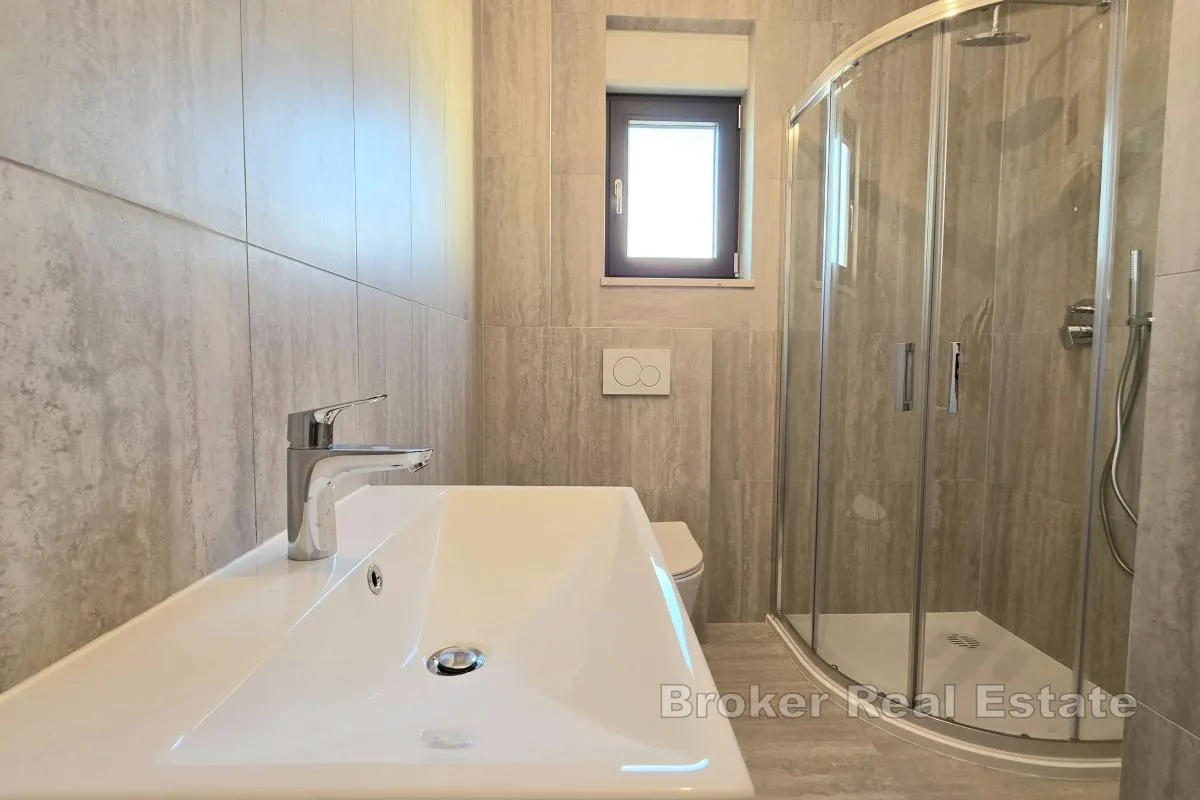 dvosobni penthouse s krovnom terasom i pogledom na more - slika 6