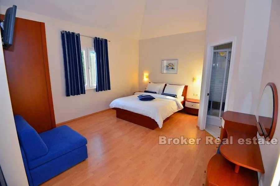 apartmanski objekt s restoranom prvi red do mora - slika 9