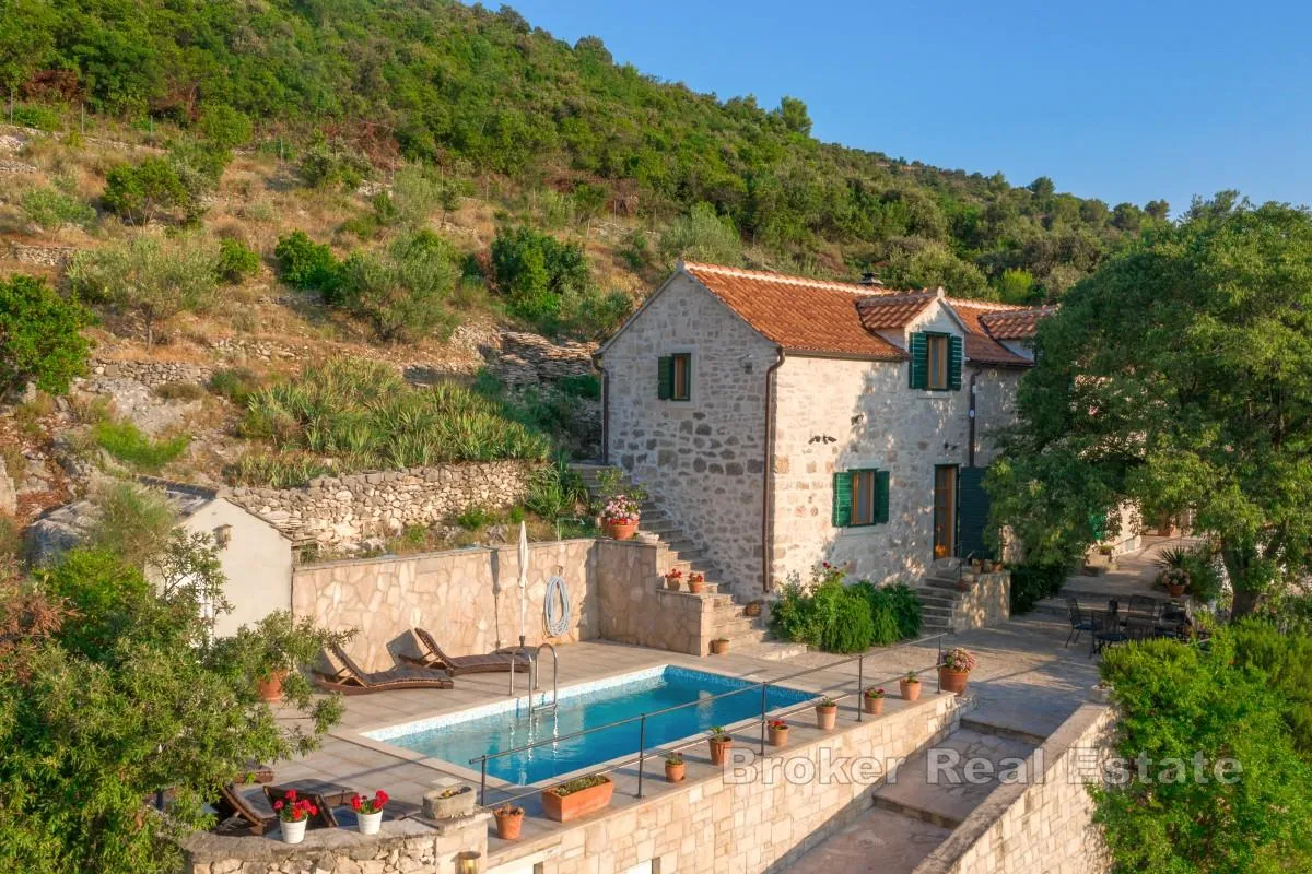 autentična kamena vila s pogledom na more - slika 3