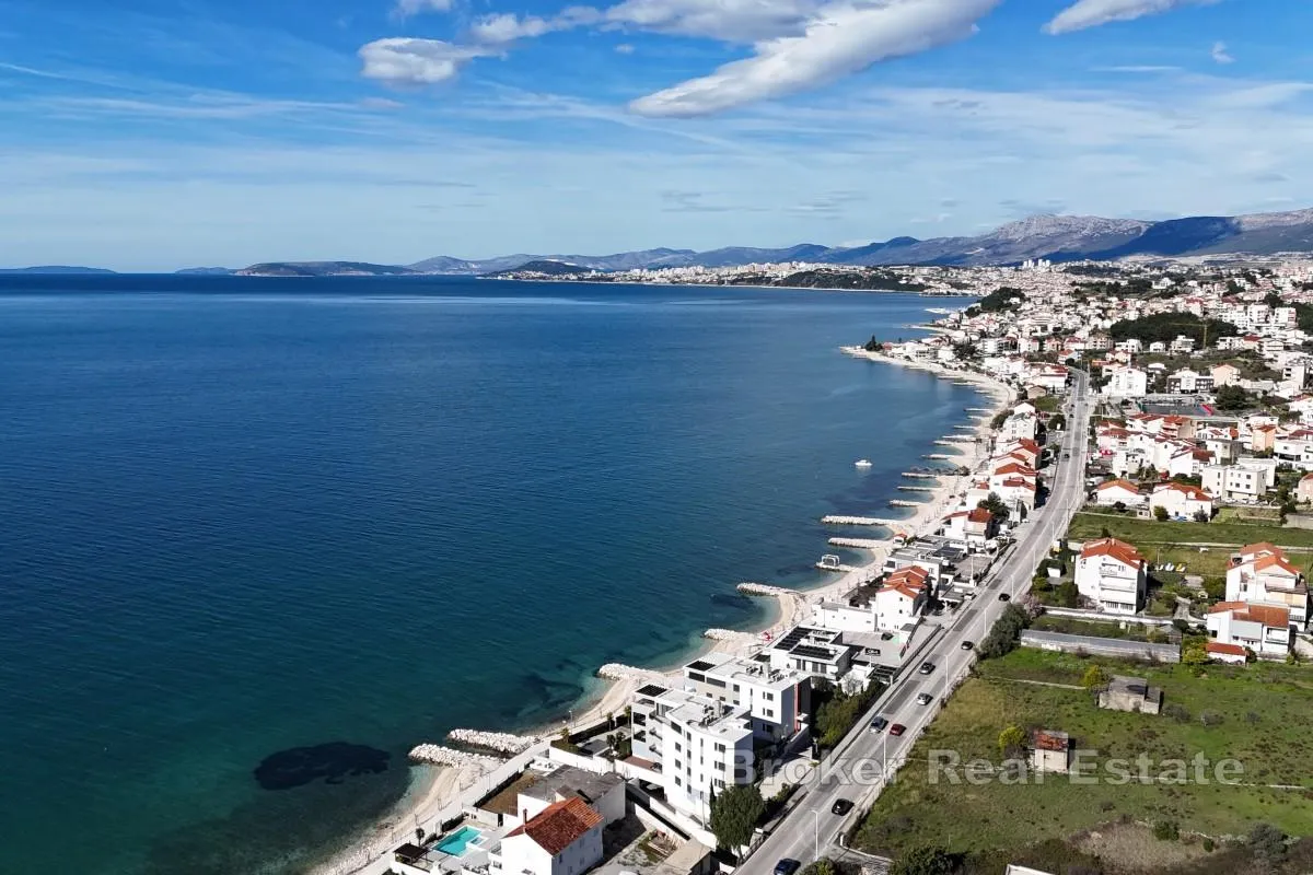dvosoban stan s vrtom i pogledom na more - slika 9