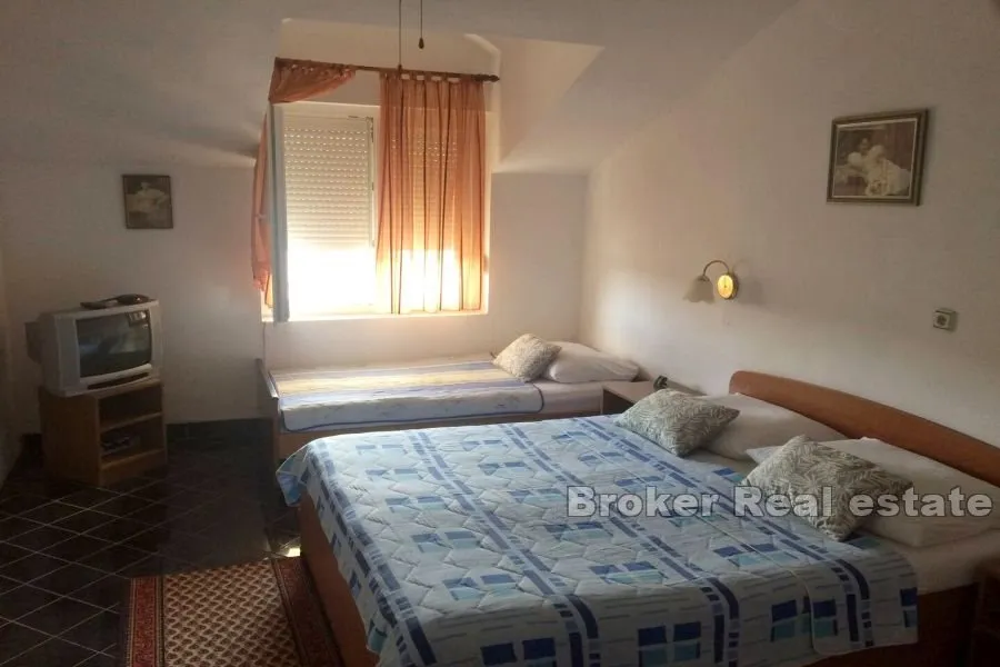 apartmanska kuća - slika 9